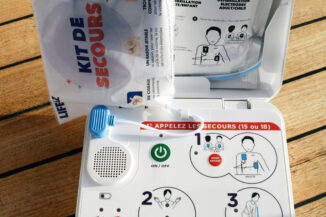 le97150 - Premiers secours : Sensibilisation au défibrillateur pendant la  Fête de la Mer